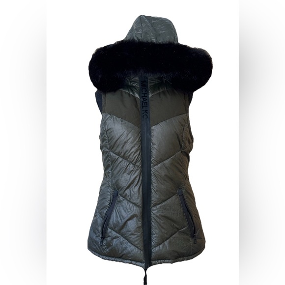 NWOT🔥Michael Kors Puffer Vest Faux Fur Lining - Picture 2 of 16